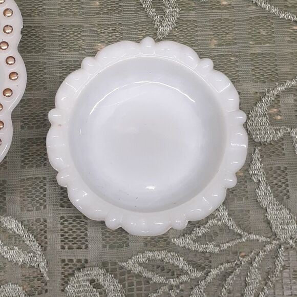 Anchor Hocking 9" Round White scalloped Milk Glass 3 Section divided dish - Picture 5 of 9